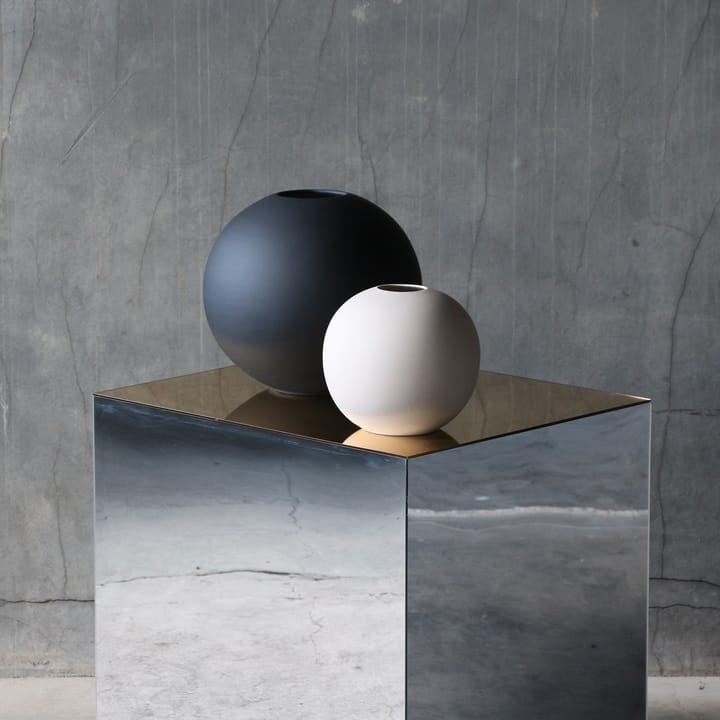 Jarrón Ball negro - 30 cm - Cooee Design