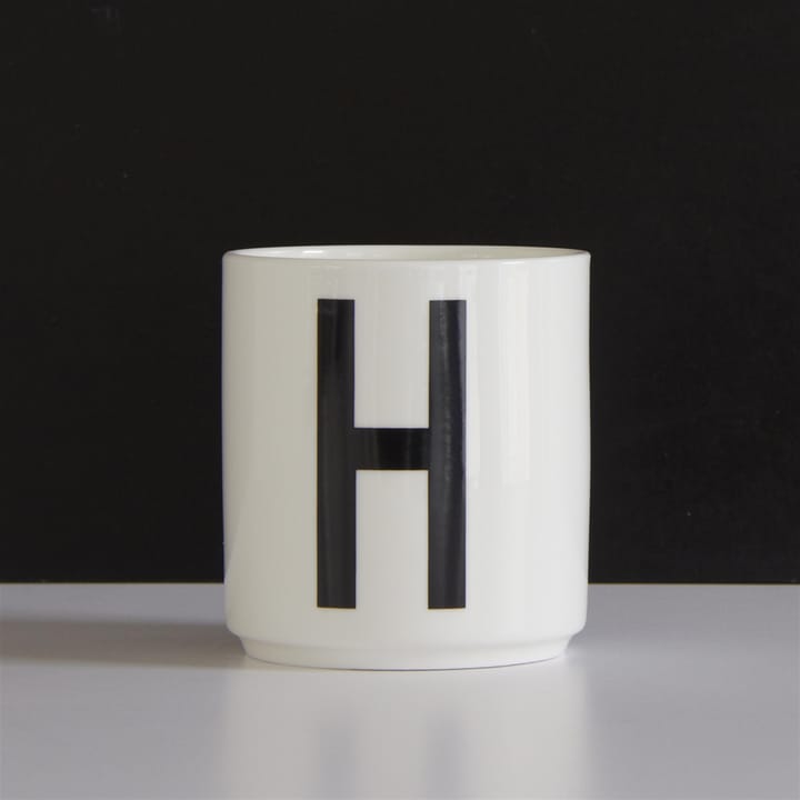 Taza con letra Design Letters - H - Design Letters