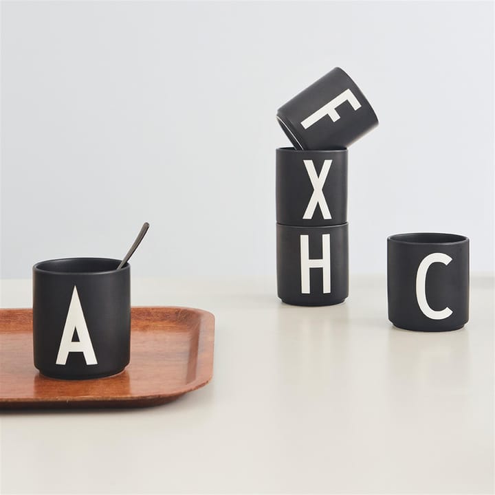 Taza negra Design Letters - M - Design Letters