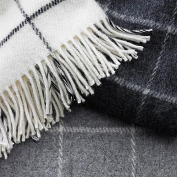 Manta de lana Vinga - gris oscuro - Klippan Yllefabrik