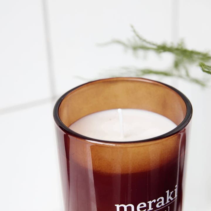 Vela perfumada Meraki marrón, 35h - Nordic pine - Meraki